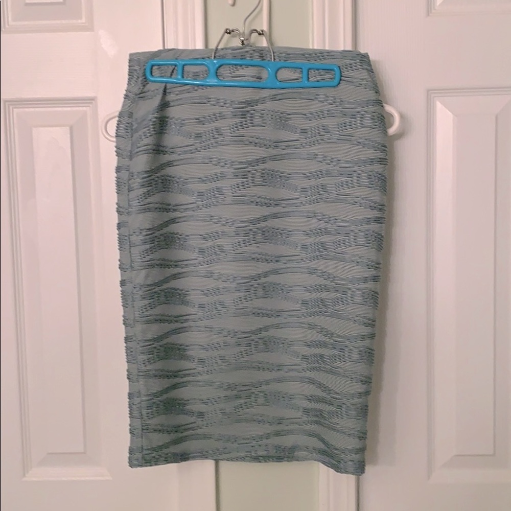 Textured pencil skirt